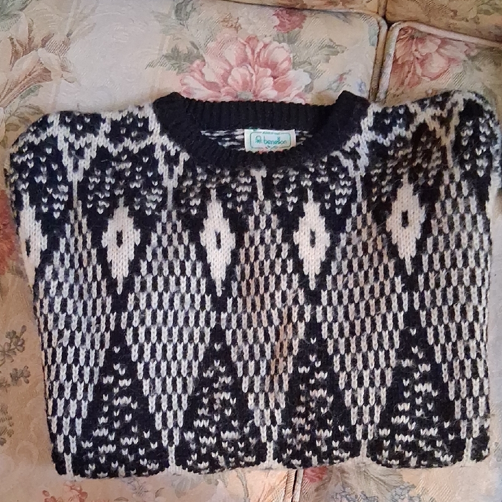United Colors Of Benetton Black and White Patterned Sweater